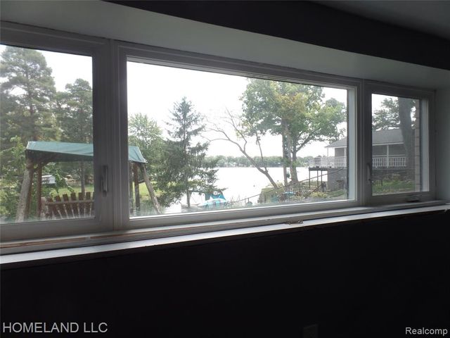 4039 Lotus Drive, Waterford, MI 48329
