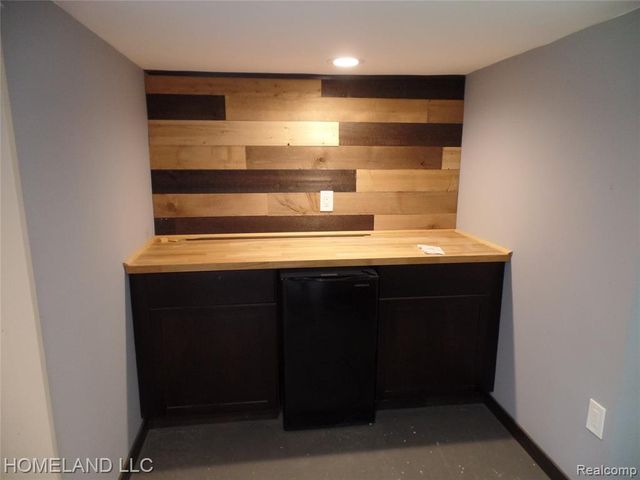 4039 Lotus Drive, Waterford, MI 48329