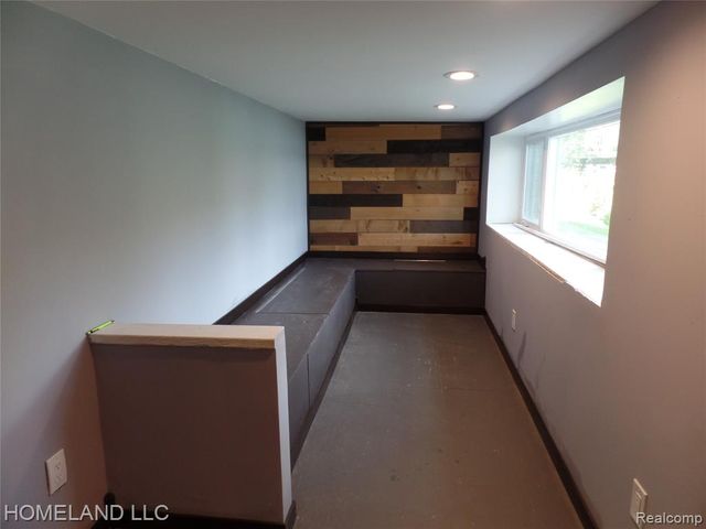4039 Lotus Drive, Waterford, MI 48329
