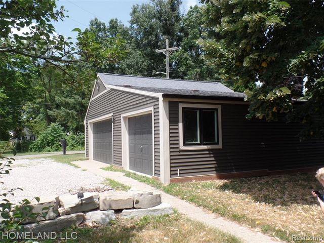 4039 Lotus Drive, Waterford, MI 48329
