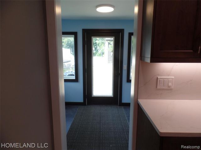 4039 Lotus Drive, Waterford, MI 48329