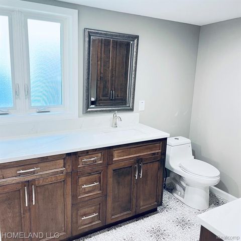 4039 Lotus Drive, Waterford, MI 48329