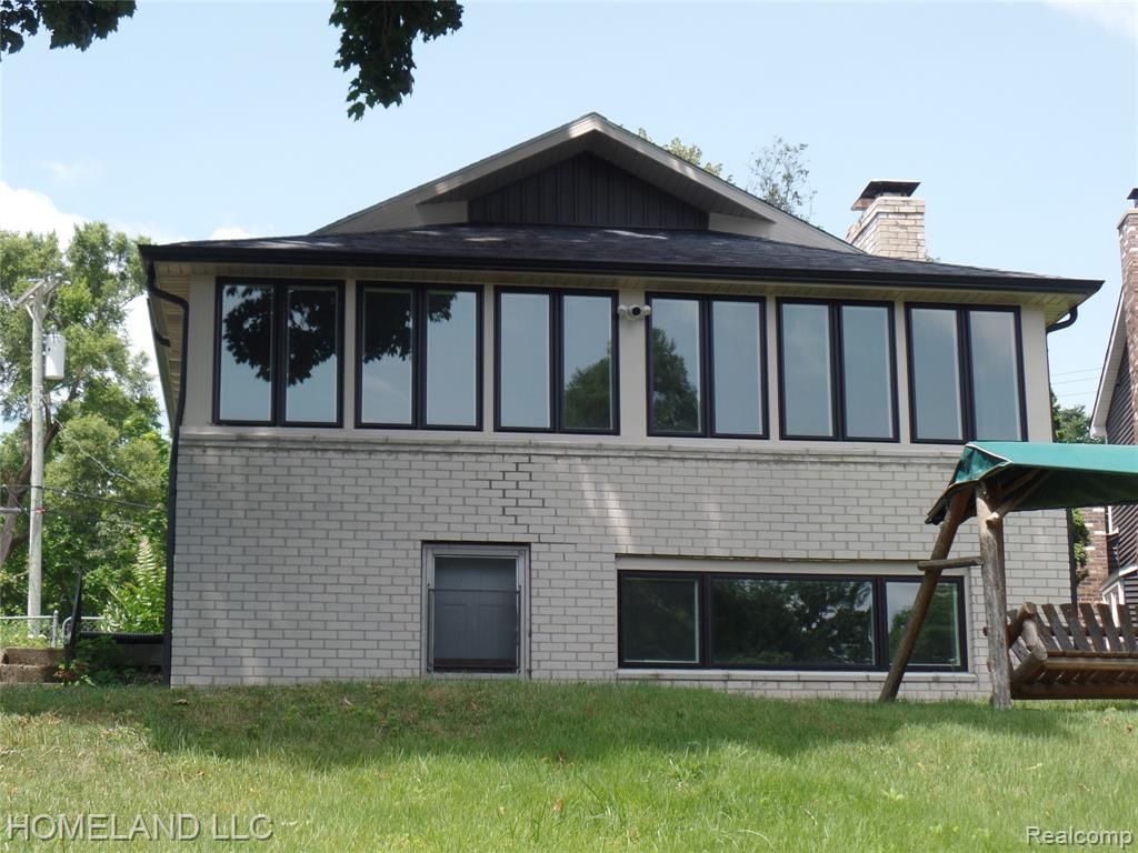 4039 Lotus Drive, Waterford, MI 48329