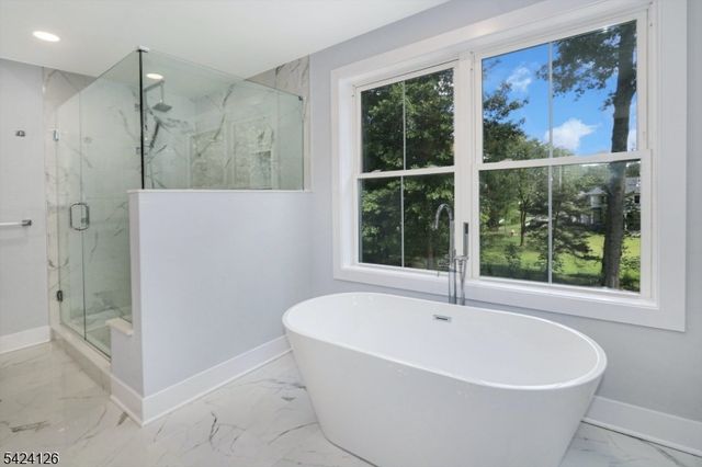 28 Bennington Rd, Livingston Twp., NJ 07039
