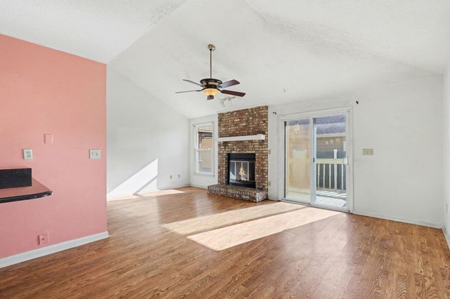 718 Live Oak Dr., North Myrtle Beach, SC 29582