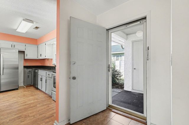 718 Live Oak Dr., North Myrtle Beach, SC 29582