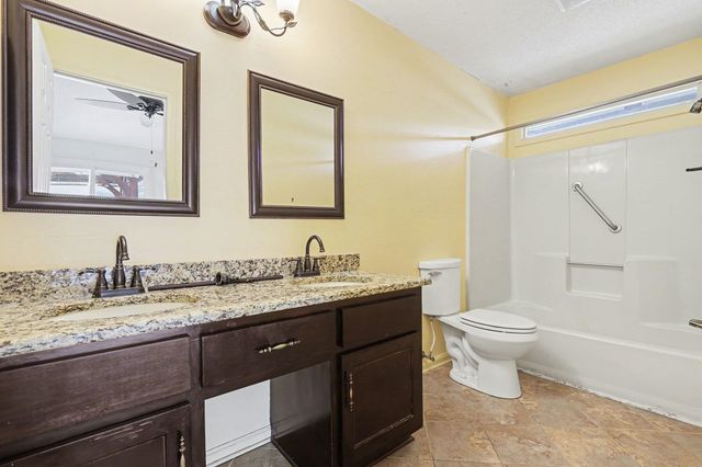 718 Live Oak Dr., North Myrtle Beach, SC 29582