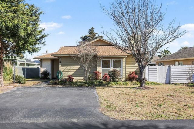 718 Live Oak Dr., North Myrtle Beach, SC 29582