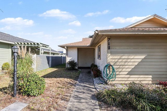 718 Live Oak Dr., North Myrtle Beach, SC 29582