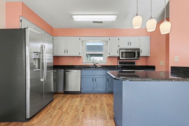 718 Live Oak Dr., North Myrtle Beach, SC 29582