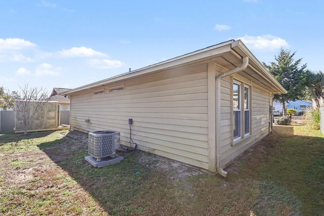 718 Live Oak Dr., North Myrtle Beach, SC 29582