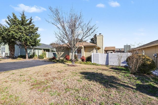 718 Live Oak Dr., North Myrtle Beach, SC 29582