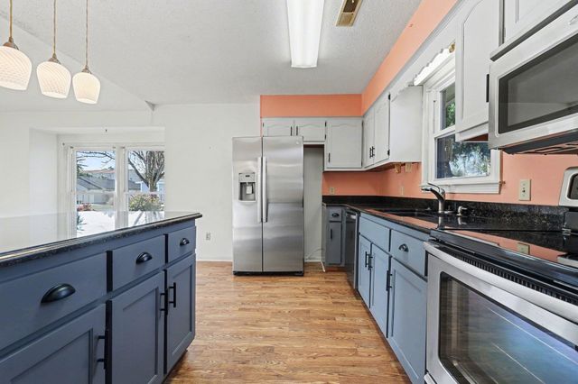 718 Live Oak Dr., North Myrtle Beach, SC 29582