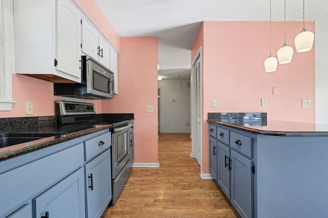 718 Live Oak Dr., North Myrtle Beach, SC 29582