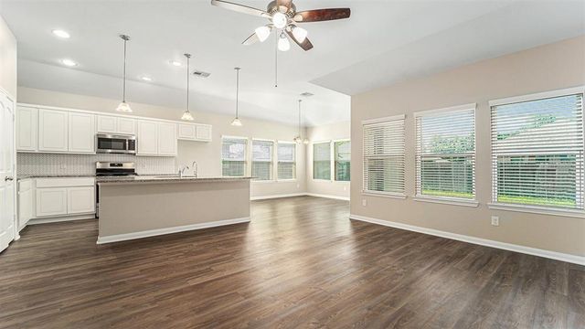 15020 Meadow Glen N, Conroe, TX 77306