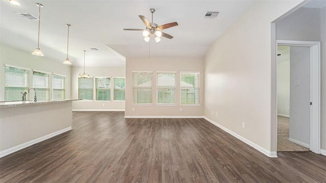 15020 Meadow Glen N, Conroe, TX 77306