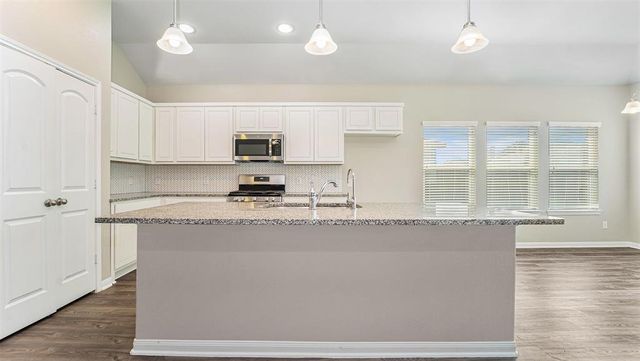 15020 Meadow Glen N, Conroe, TX 77306
