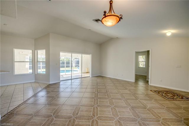238 SW 43rd TER, Cape Coral, FL 33914