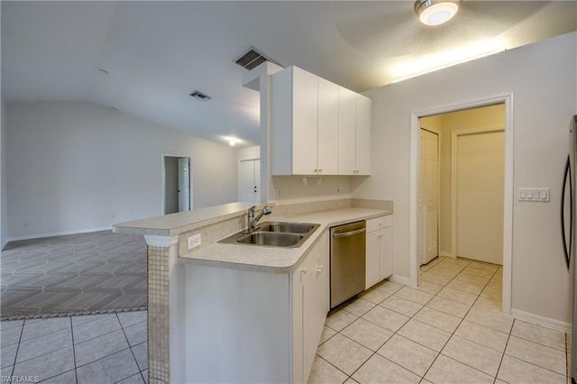 238 SW 43rd TER, Cape Coral, FL 33914