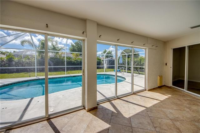 238 SW 43rd TER, Cape Coral, FL 33914