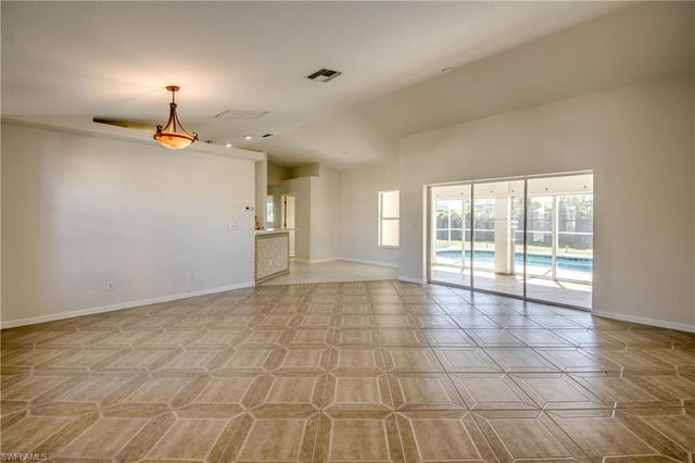 238 SW 43rd TER, Cape Coral, FL 33914