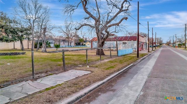 117 S Cameron Street, Victoria, TX 77901