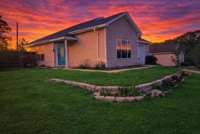 145 Timber Wind Drive, Defuniak Springs, FL 32433