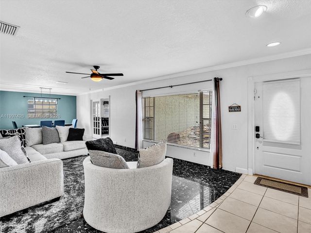 1900 NW 95th Avenue, Pembroke Pines, FL 33024