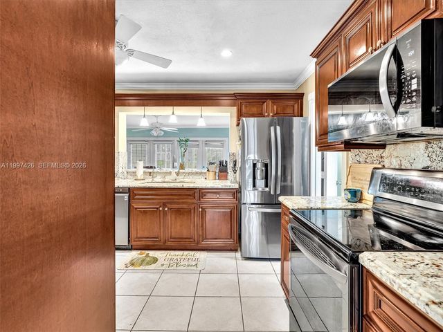 1900 NW 95th Avenue, Pembroke Pines, FL 33024