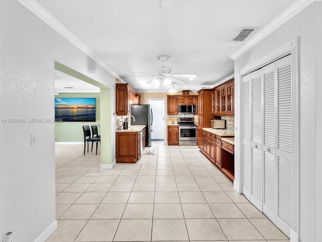 1900 NW 95th Avenue, Pembroke Pines, FL 33024