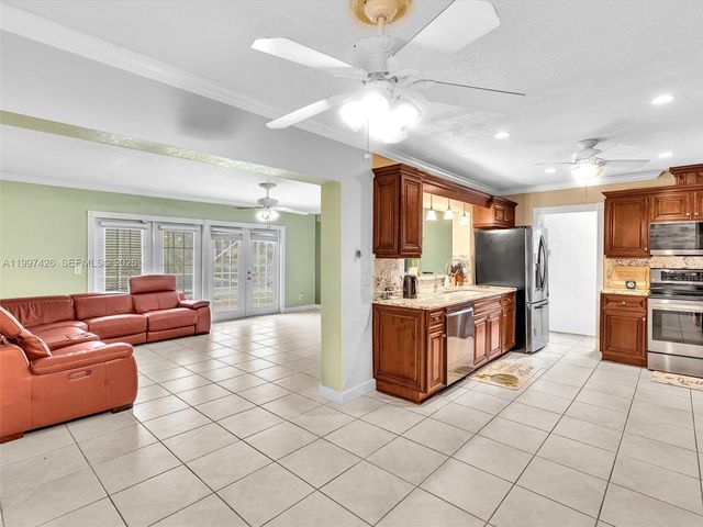 1900 NW 95th Avenue, Pembroke Pines, FL 33024