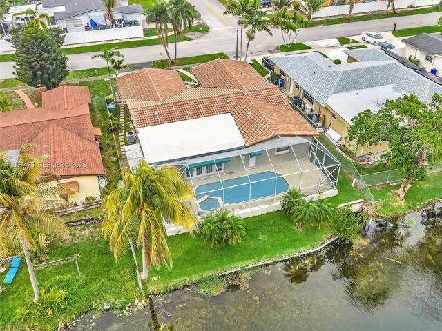 1900 NW 95th Avenue, Pembroke Pines, FL 33024