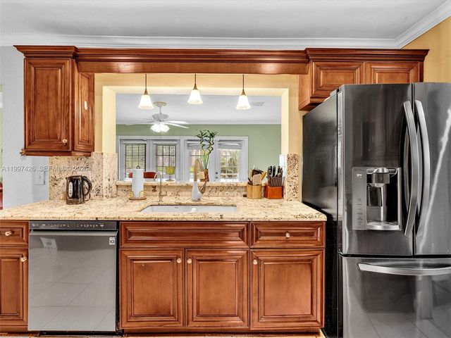 1900 NW 95th Avenue, Pembroke Pines, FL 33024
