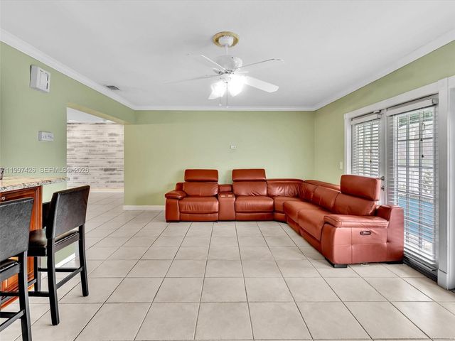 1900 NW 95th Avenue, Pembroke Pines, FL 33024