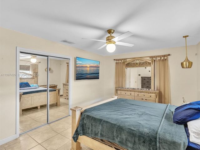 1900 NW 95th Avenue, Pembroke Pines, FL 33024