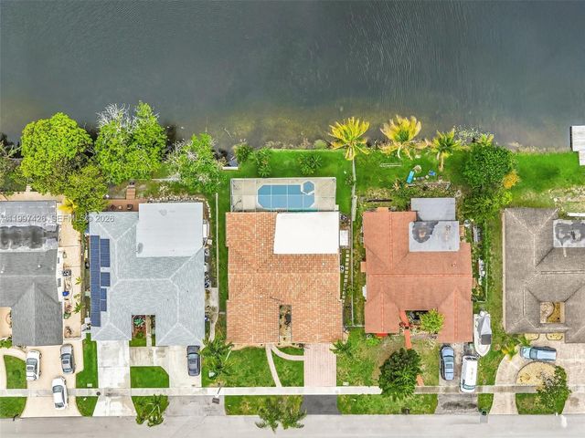 1900 NW 95th Avenue, Pembroke Pines, FL 33024