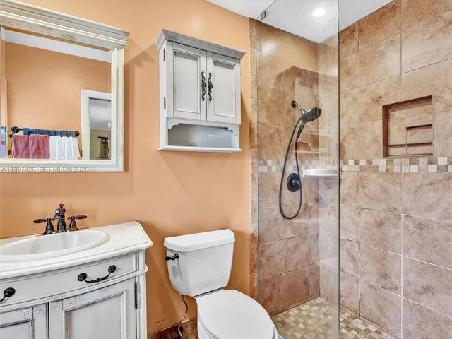 1900 NW 95th Avenue, Pembroke Pines, FL 33024