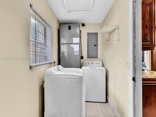 1900 NW 95th Avenue, Pembroke Pines, FL 33024
