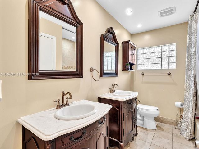 1900 NW 95th Avenue, Pembroke Pines, FL 33024