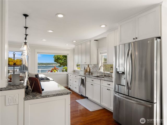 969 12th Avenue, Fox Island, WA 98333