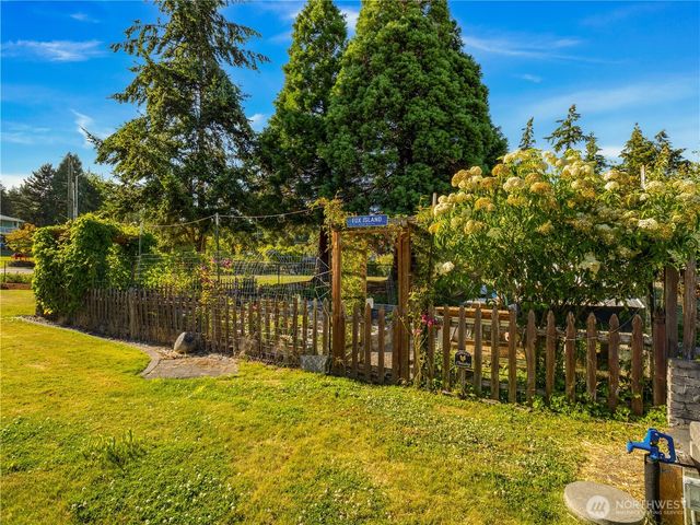 969 12th Avenue, Fox Island, WA 98333