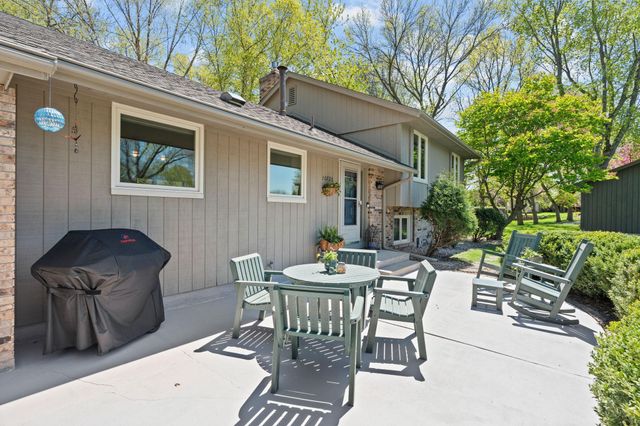 10725 Woodwatch Circle, Eden Prairie, MN 55347