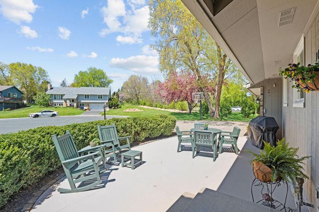 10725 Woodwatch Circle, Eden Prairie, MN 55347