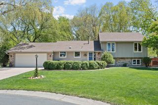 10725 Woodwatch Circle, Eden Prairie, MN 55347