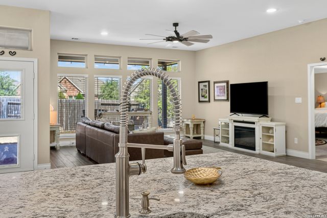 1928 Cottonwood Way, San Antonio, TX 78253