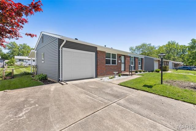 3342 Fleet Lane, St Charles, MO 63301