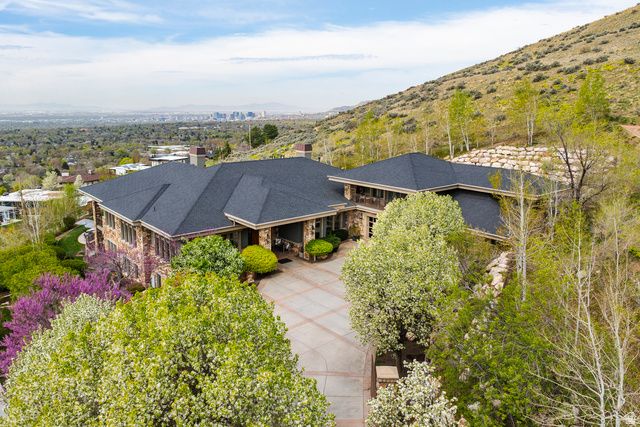 2076 S SCENIC CIR, Salt Lake City, UT 84109