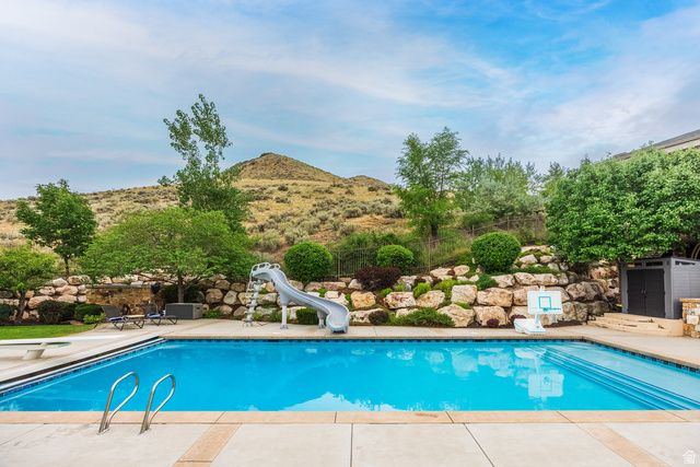 2076 S SCENIC CIR, Salt Lake City, UT 84109