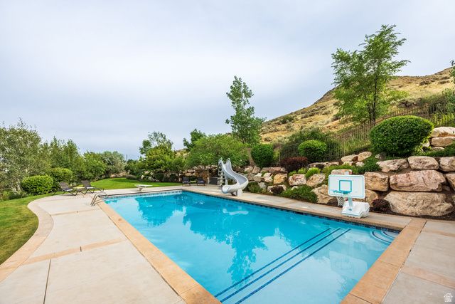 2076 S SCENIC CIR, Salt Lake City, UT 84109