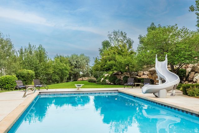 2076 S SCENIC CIR, Salt Lake City, UT 84109